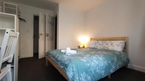 Bright, chilled ensuite DB room in a shared flat!